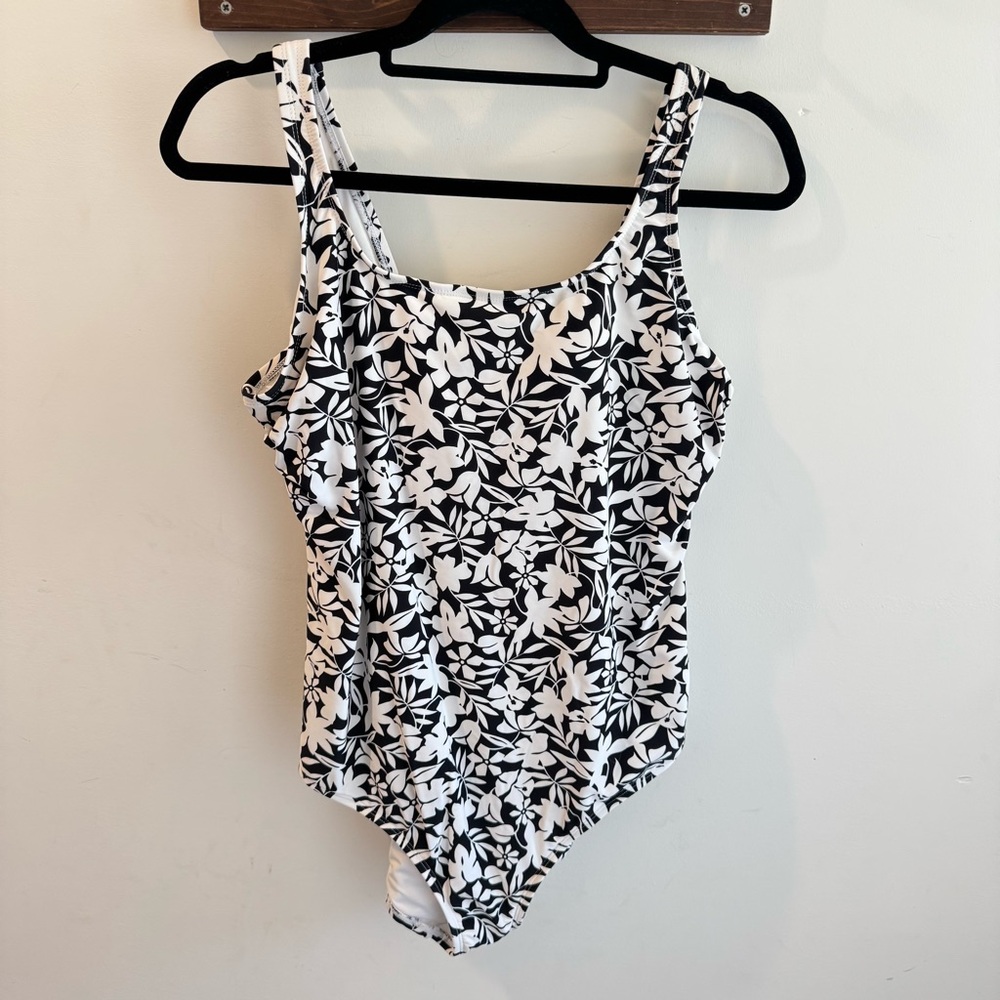 Lands'‎ End Scoop Neck Tugless Sporty One Piece Swimsuit Black Havana Floral
